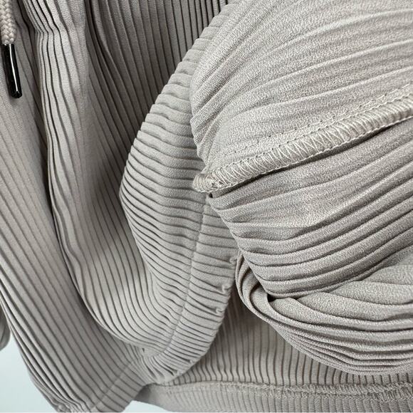 ASOS bermuda plisse smart short in stone Size 36 - Picture 5 of 8